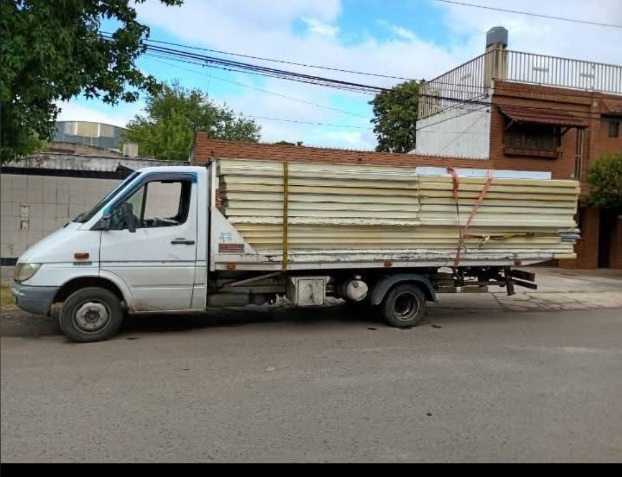 Traslado de máquinas y cargas con grúa en Rosario