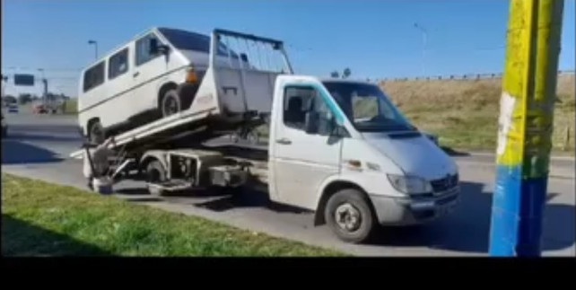 Auxilio y traslado de vehículo con grúa en Rosario