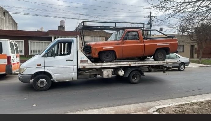 Traslado de vehículo en grúa plancha Rosario